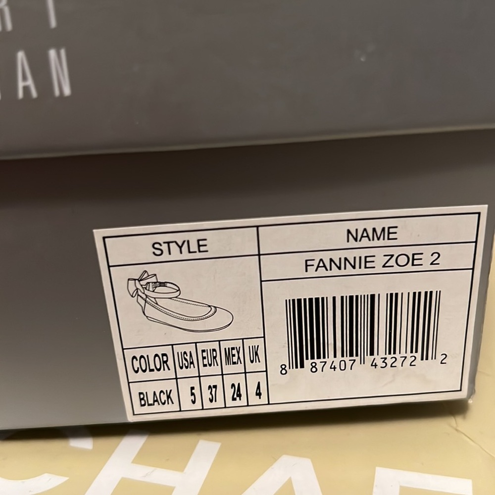 Stuart Weitzman - Picture 4 of 4